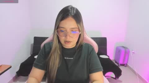 Snapshot of girl_alana chatting on 25, 11, 2025 Alana online show from 25, 11, 2025