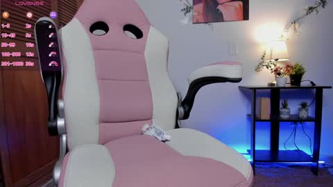 Snapshot of girl_dollx chatting on 1, 12, 2024 Bri online show from 1, 12, 2024