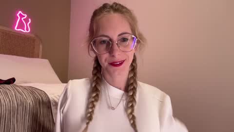 Nikki online show from 2, 1, 2025