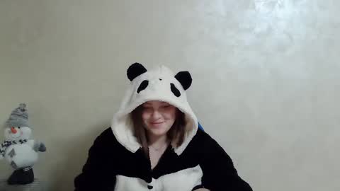 Snapshot of girl_leya chatting on 4, 12, 2024 girl_leya online show from 4, 12, 2024