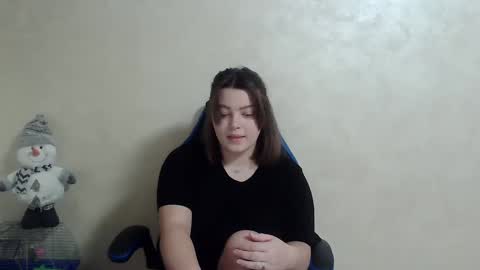 Snapshot of girl_leya chatting on 6, 1, 2025 girl_leya online show from 6, 1, 2025