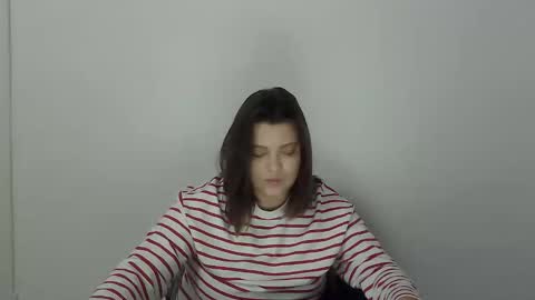 Snapshot of girl_leya chatting on 4, 10, 2025 girl_leya online show from 4, 10, 2025