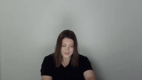 Snapshot of girl_leya chatting on 11, 10, 2025 girl_leya online show from 11, 10, 2025