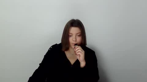 Snapshot of girl_leya chatting on 26, 11, 2025 girl_leya online show from 26, 11, 2025