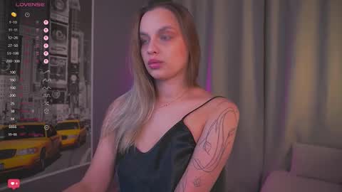 Snapshot of girl_peach_ chatting on 28, 11, 2025 Kate online show from 28, 11, 2025