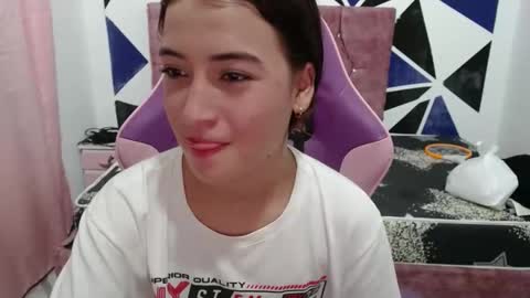 Snapshot of girl_princess18 chatting on 6, 11, 2025 girl_princess18 online show from 6, 11, 2025