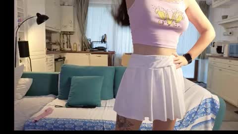 Girlfriend online show from 9, 10, 2025