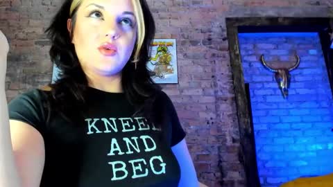 Snapshot of girlnamedcheese chatting on 20, 1, 2025 Cheese online show from 20, 1, 2025