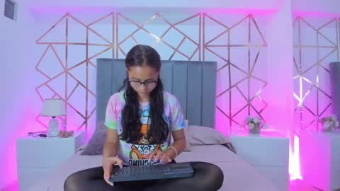 GISELLE ROLDAN online show from 24, 1, 2025