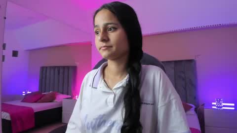 GISELLE ROLDAN online show from 16, 4, 2026