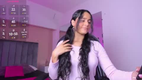 Snapshot of giselle_roldan chatting on 1, 7, 2026 GISELLE ROLDAN online show from 1, 7, 2026