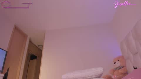 Snapshot of gisellee__ chatting on 2, 6, 2026 online show from 2, 6, 2026