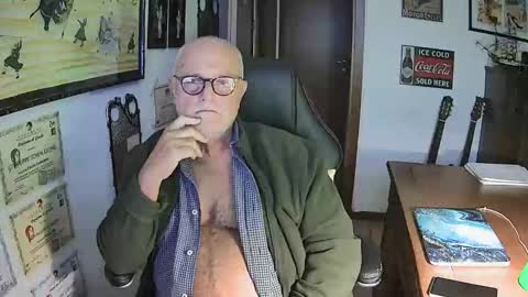 giutomma930394 online show from 1, 11, 2025