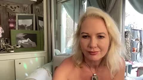 Snapshot of gl1tter_barbie chatting on 13, 9, 2025 Gl1tter Barbie online show from 13, 9, 2025