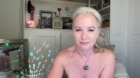 Snapshot of gl1tter_barbie chatting on 2, 11, 2025 Gl1tter Barbie online show from 2, 11, 2025