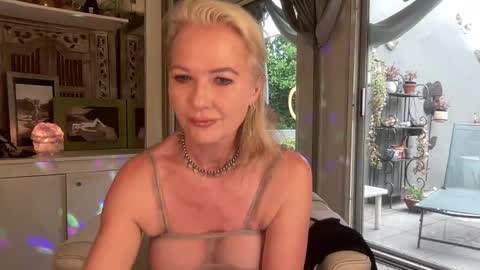 Snapshot of gl1tter_barbie chatting on 16, 11, 2025 Gl1tter Barbie online show from 16, 11, 2025