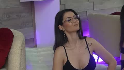 CharmingMom online show from 6, 3, 2026