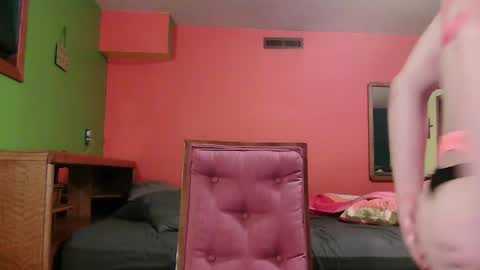 Snapshot of glamtransgoddess15 chatting on 26, 10, 2025 glam trans goddess online show from 26, 10, 2025