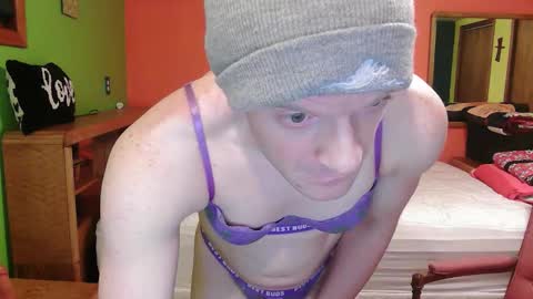 Snapshot of glamtransgoddess15 chatting on 18, 12, 2025 glam trans goddess online show from 18, 12, 2025