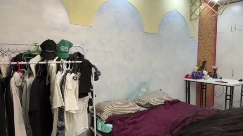 Mia online show from 9, 4, 2026