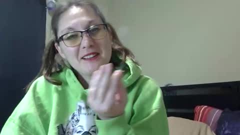 Snapshot of glitchwitchxoxo chatting on 14, 12, 2025 glitchwitchxoxo online show from 14, 12, 2025