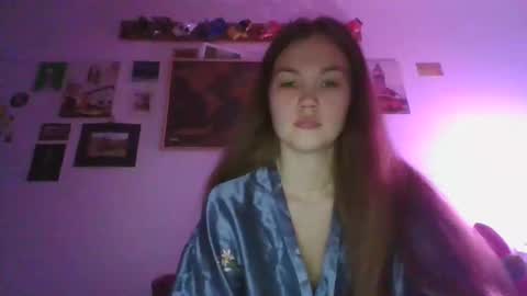 Snapshot of glitter_doll chatting on 4, 1, 2025 glitter_doll online show from 4, 1, 2025