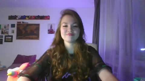 Snapshot of glitter_doll chatting on 24, 1, 2025 glitter_doll online show from 24, 1, 2025