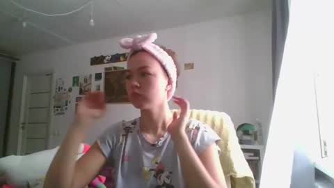 Snapshot of glitter_doll chatting on 16, 2, 2025 glitter_doll online show from 16, 2, 2025