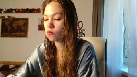 Snapshot of glitter_doll chatting on 11, 9, 2025 glitter_doll online show from 11, 9, 2025