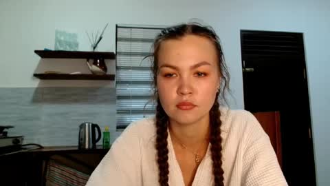 Snapshot of glitter_doll chatting on 5, 10, 2025 glitter_doll online show from 5, 10, 2025