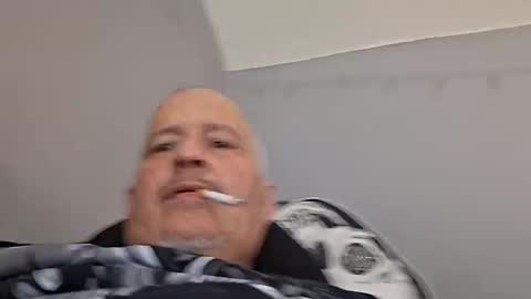 Snapshot of glizzy4u chatting on 12, 11, 2025 glizzy4u online show from 12, 11, 2025