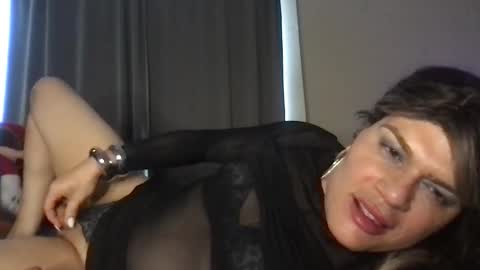 Snapshot of glow92 chatting on 5, 11, 2025 Glow Goddess online show from 5, 11, 2025