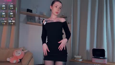 Snapshot of glowhub_ chatting on 8, 7, 2026 Ann Eliz and Gigi online show from 8, 7, 2026