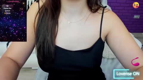 Snapshot of glowmimi chatting on 28, 11, 2025 Mia online show from 28, 11, 2025