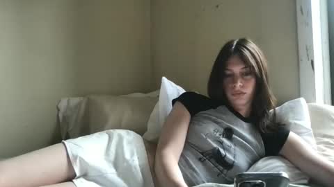 Snapshot of goddess_larz chatting on 27, 5, 2026 goddess_larz online show from 27, 5, 2026