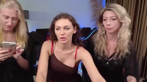   330 UTC2 girls   online show from 19, 12, 2024