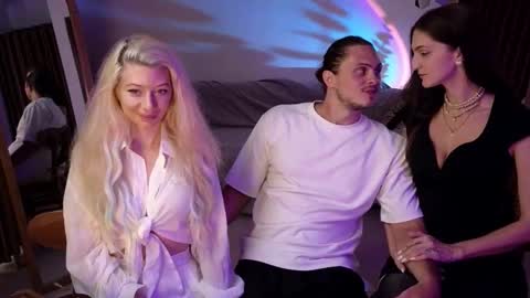   330 UTC2 girls   online show from 21, 3, 2026