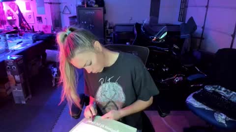 Snapshot of goddess_of_mars chatting on 23, 10, 2025 Patricia Mars Goddess of Mars twitter thegoddessmindy online show from 23, 10, 2025