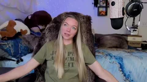 Snapshot of goddess_of_mars chatting on 18, 11, 2025 Patricia Mars Goddess of Mars twitter thegoddessmindy online show from 18, 11, 2025