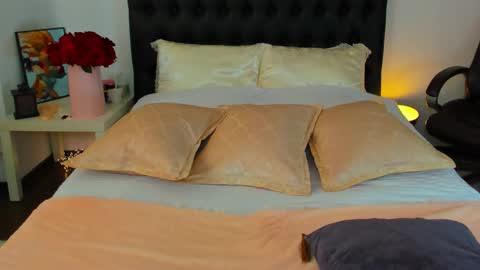 Snapshot of goddess_squirt_ chatting on 27, 10, 2025 Katrin online show from 27, 10, 2025