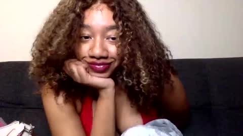Snapshot of goddessdaisysky chatting on 7, 1, 2025 Goddess Daisy Sky online show from 7, 1, 2025