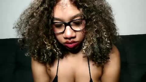 Snapshot of goddessdaisysky chatting on 10, 1, 2025 Goddess Daisy Sky online show from 10, 1, 2025
