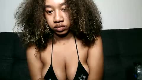 Snapshot of goddessdaisysky chatting on 12, 1, 2025 Goddess Daisy Sky online show from 12, 1, 2025