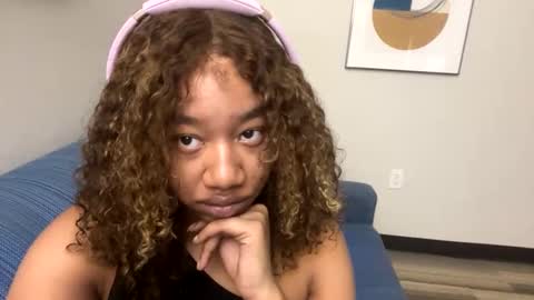 Snapshot of goddessdaisysky chatting on 13, 1, 2025 Goddess Daisy Sky online show from 13, 1, 2025