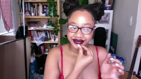 Snapshot of goddessdaisysky chatting on 10, 9, 2025 Goddess Daisy Sky online show from 10, 9, 2025