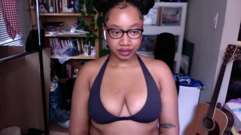 Snapshot of goddessdaisysky chatting on 11, 9, 2025 Goddess Daisy Sky online show from 11, 9, 2025