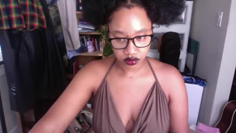 Snapshot of goddessdaisysky chatting on 25, 9, 2025 Goddess Daisy Sky online show from 25, 9, 2025