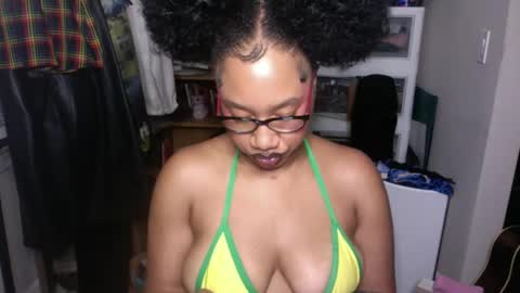 Snapshot of goddessdaisysky chatting on 26, 9, 2025 Goddess Daisy Sky online show from 26, 9, 2025