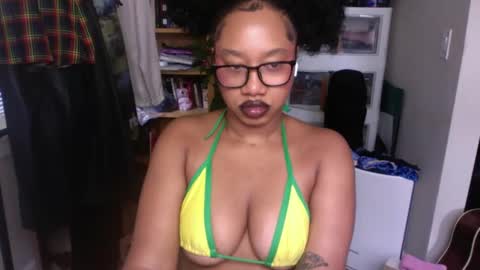 Snapshot of goddessdaisysky chatting on 26, 9, 2025 Goddess Daisy Sky online show from 26, 9, 2025