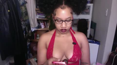 Snapshot of goddessdaisysky chatting on 28, 9, 2025 Goddess Daisy Sky online show from 28, 9, 2025